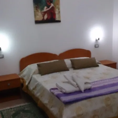 Il Mirto E La Rosa Arenella (Syracuse)