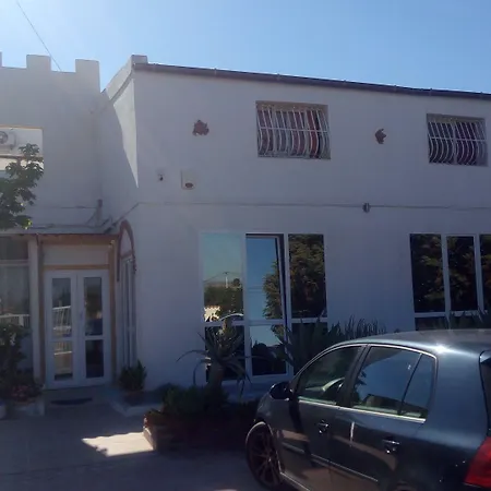 Il Mirto E La Rosa Arenella (Syracuse)